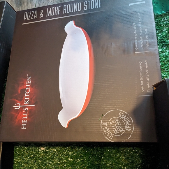 Unopened Hell's Kitchen Set - Picture 6 of 6